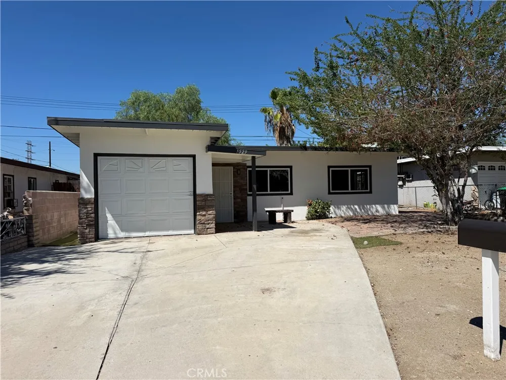 1529 Jantzen Colton, CA 92324