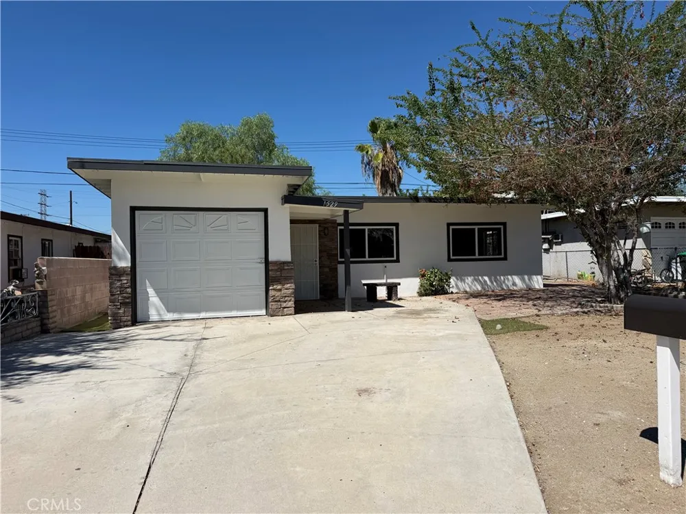 1529 Jantzen Colton, CA 92324