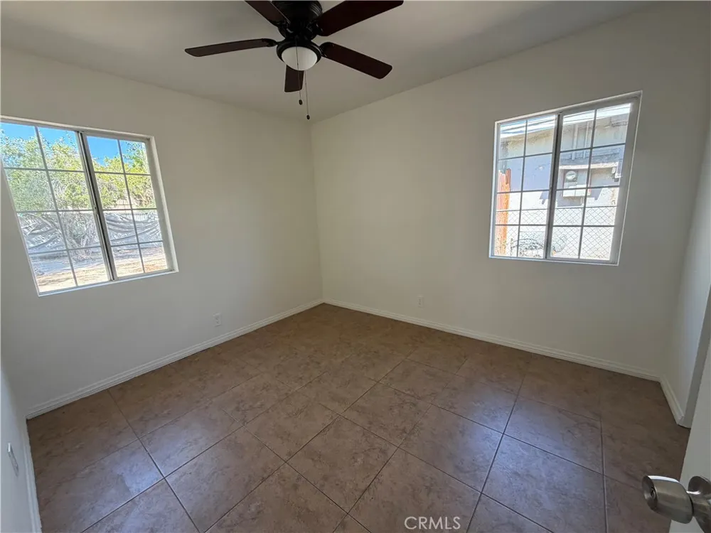 1529 Jantzen Colton, CA 92324