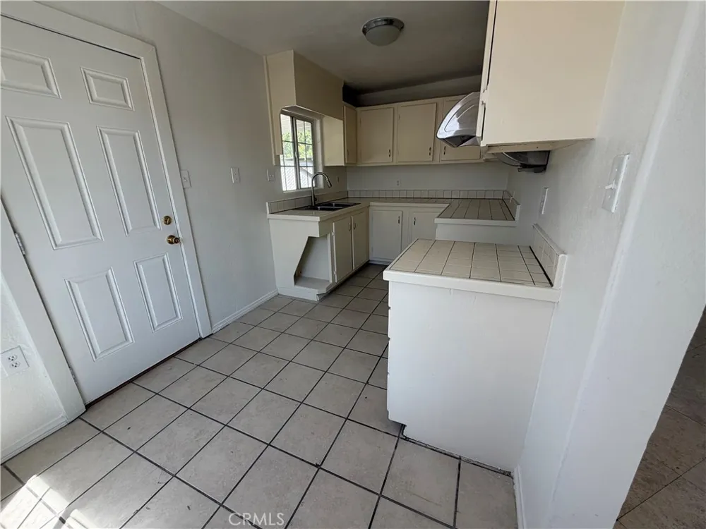 1529 Jantzen Colton, CA 92324