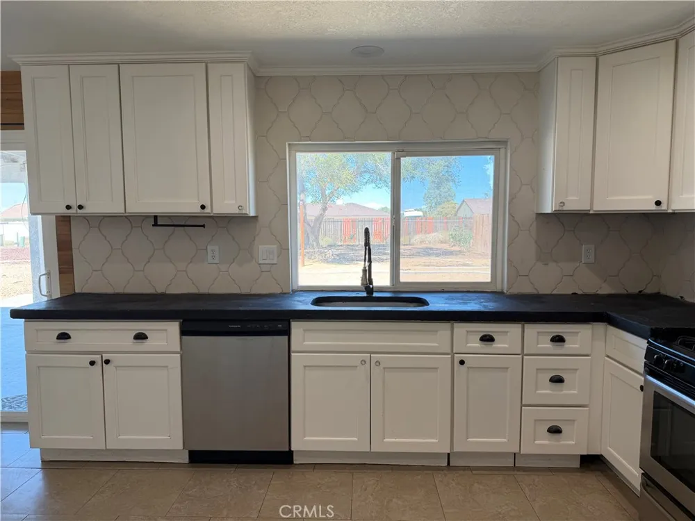 21360 Sandia Apple Valley, CA 92308