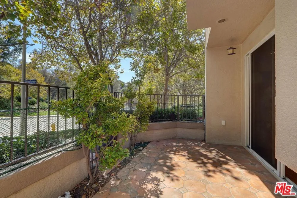 22303 Golden Canyon Circle Chatsworth, CA 91311