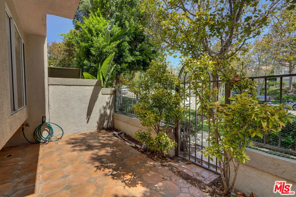 22303 Golden Canyon Circle Chatsworth, CA 91311