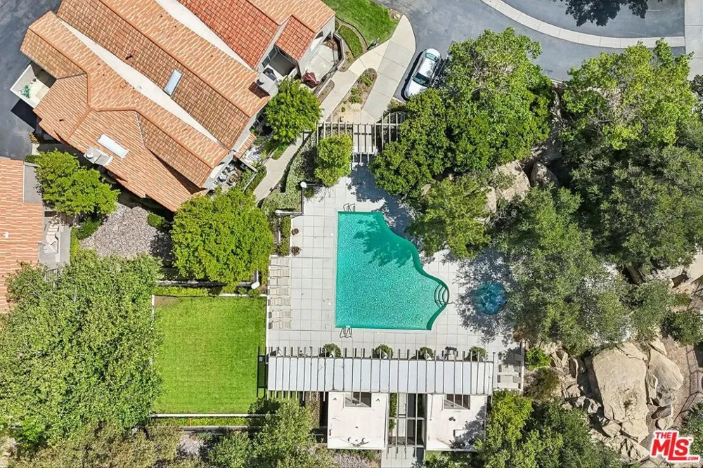 22303 Golden Canyon Circle Chatsworth, CA 91311