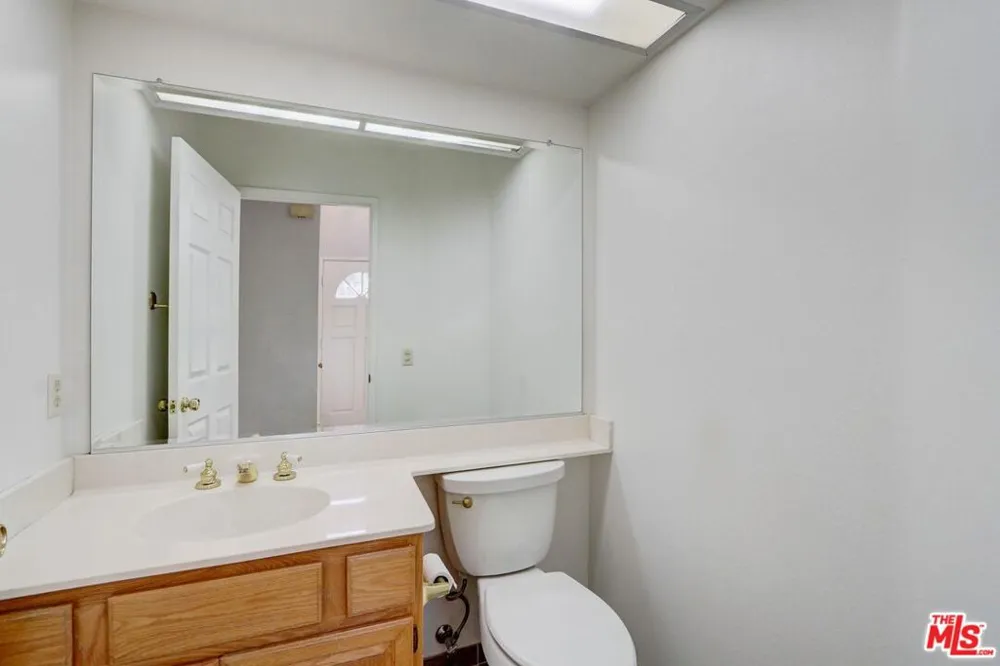 22303 Golden Canyon Circle Chatsworth, CA 91311