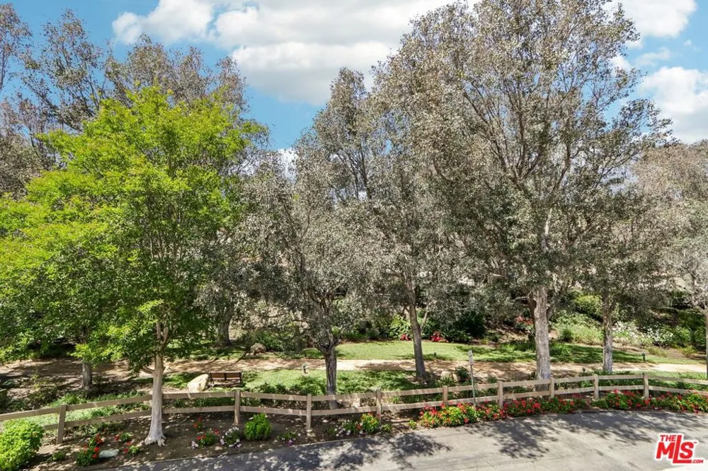 22303 Golden Canyon Circle Chatsworth, CA 91311