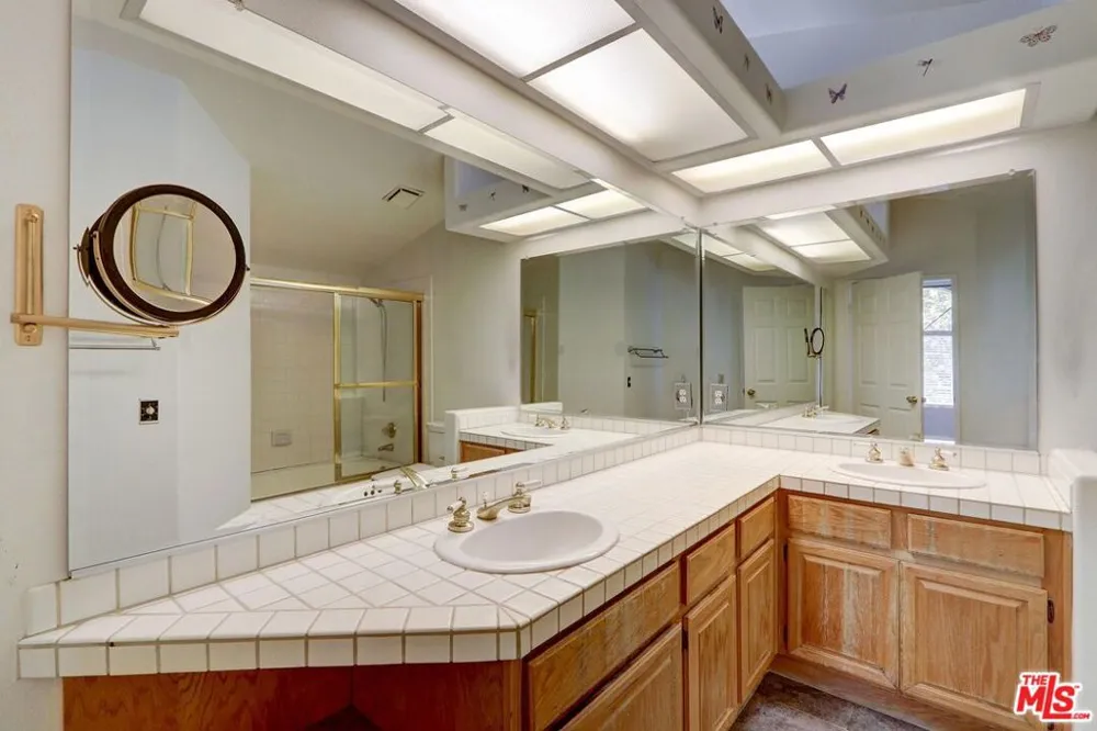 22303 Golden Canyon Circle Chatsworth, CA 91311