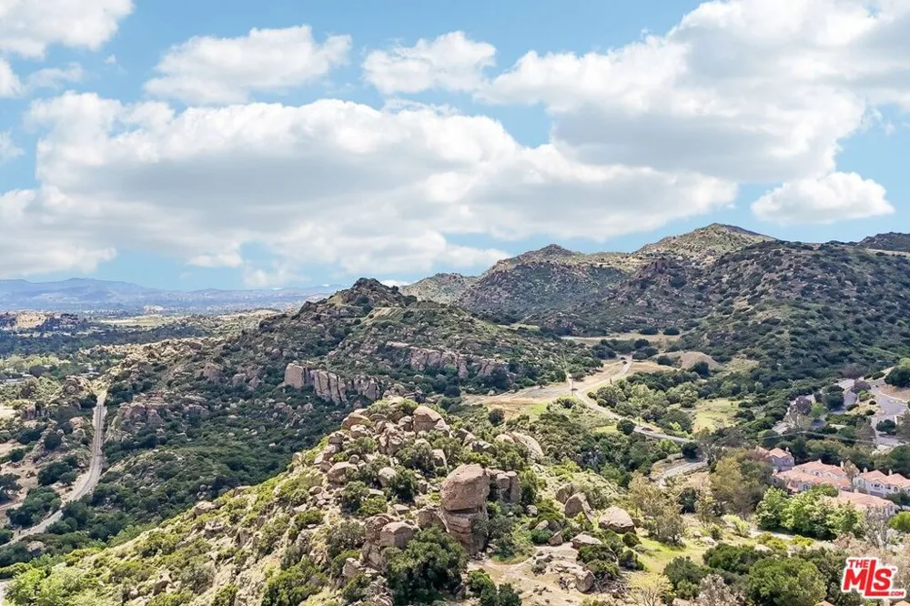22303 Golden Canyon Circle Chatsworth, CA 91311