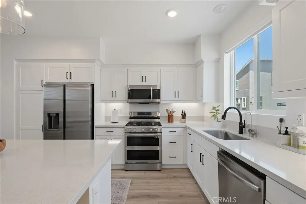 1218 Breckyn Gardena, CA 90247