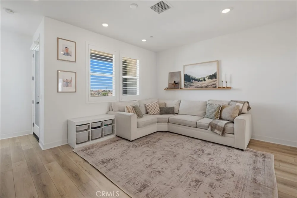 1218 Breckyn Gardena, CA 90247