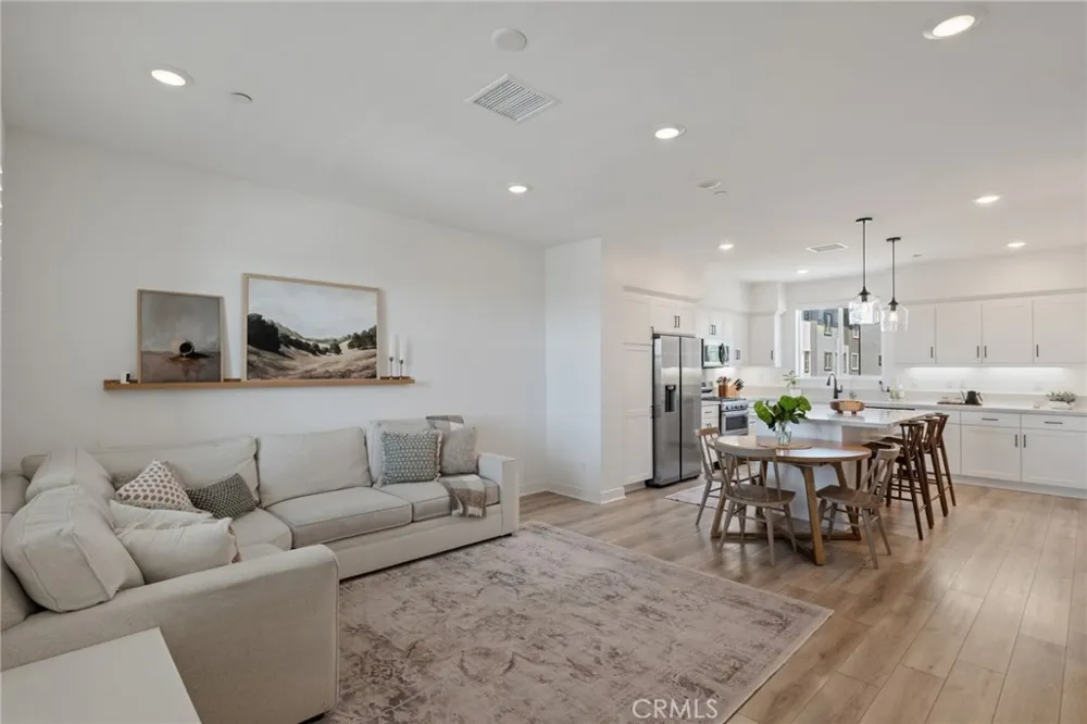 1218 Breckyn Gardena, CA 90247