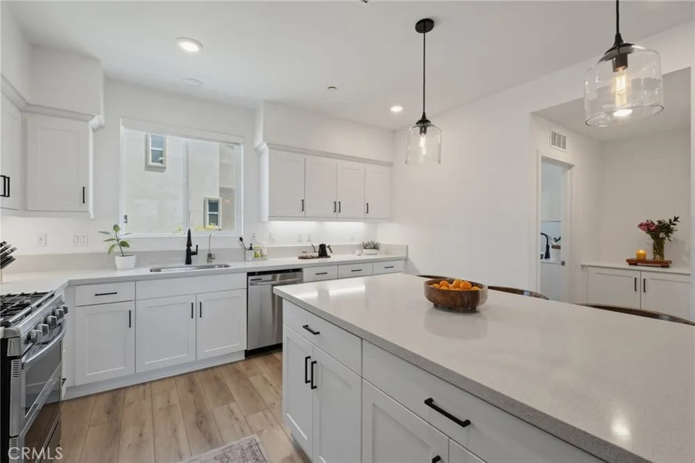 1218 Breckyn Gardena, CA 90247
