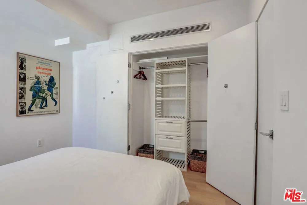 1282 S Cloverdale Avenue Los Angeles, CA 90019