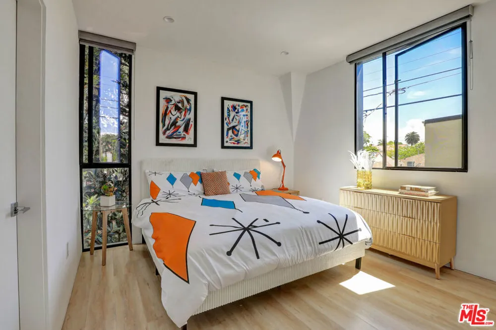 1282 S Cloverdale Avenue Los Angeles, CA 90019