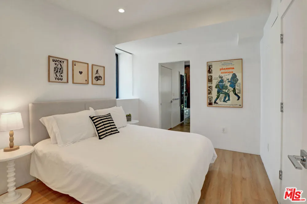 1282 S Cloverdale Avenue Los Angeles, CA 90019