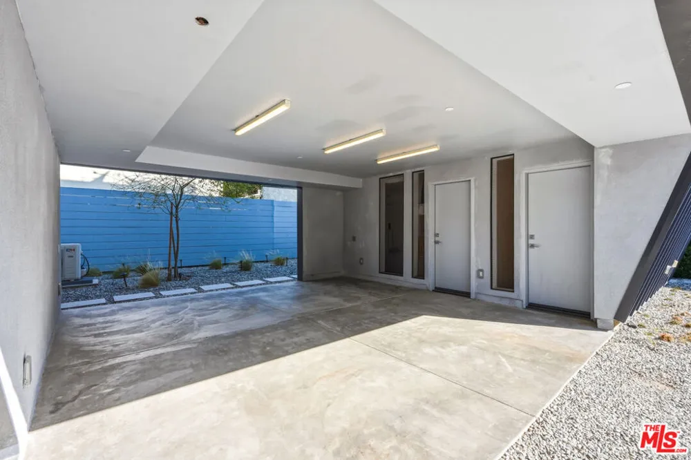 1282 S Cloverdale Avenue Los Angeles, CA 90019