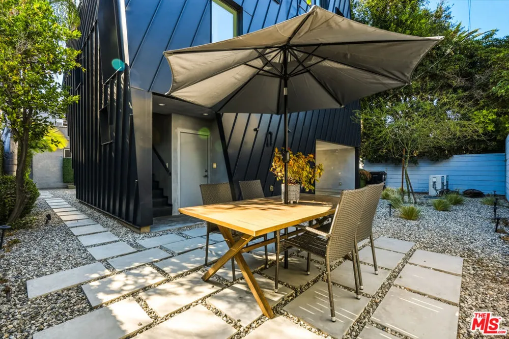 1282 S Cloverdale Avenue Los Angeles, CA 90019