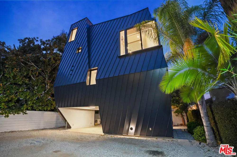 1282 S Cloverdale Avenue Los Angeles, CA 90019