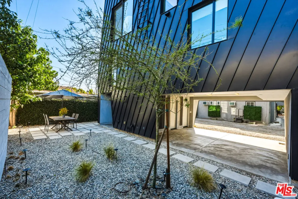 1282 S Cloverdale Avenue Los Angeles, CA 90019
