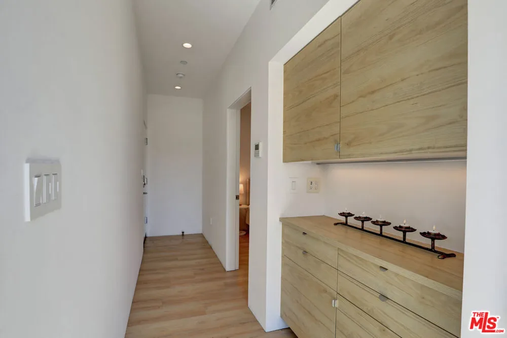 1282 S Cloverdale Avenue Los Angeles, CA 90019