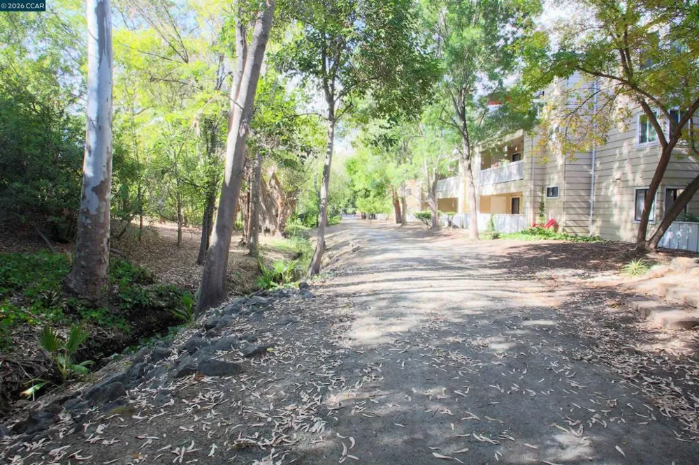 444 Mill Rd Martinez, CA 94553