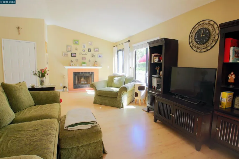 444 Mill Rd Martinez, CA 94553