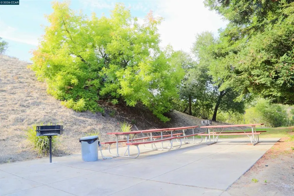 444 Mill Rd Martinez, CA 94553
