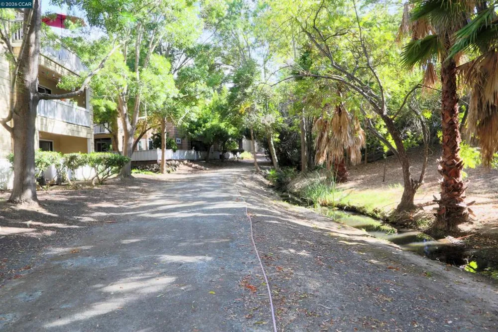 444 Mill Rd Martinez, CA 94553