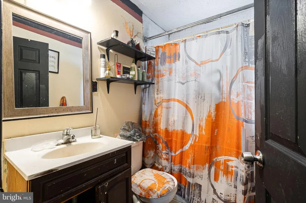 612 VETERANS HIGHWAY Bristol, PA 19007