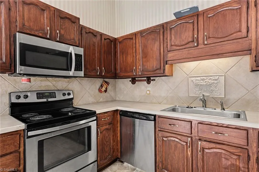 204 Ridgelea Court Winston-Salem, NC 27104