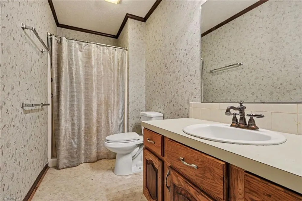 204 Ridgelea Court Winston-Salem, NC 27104