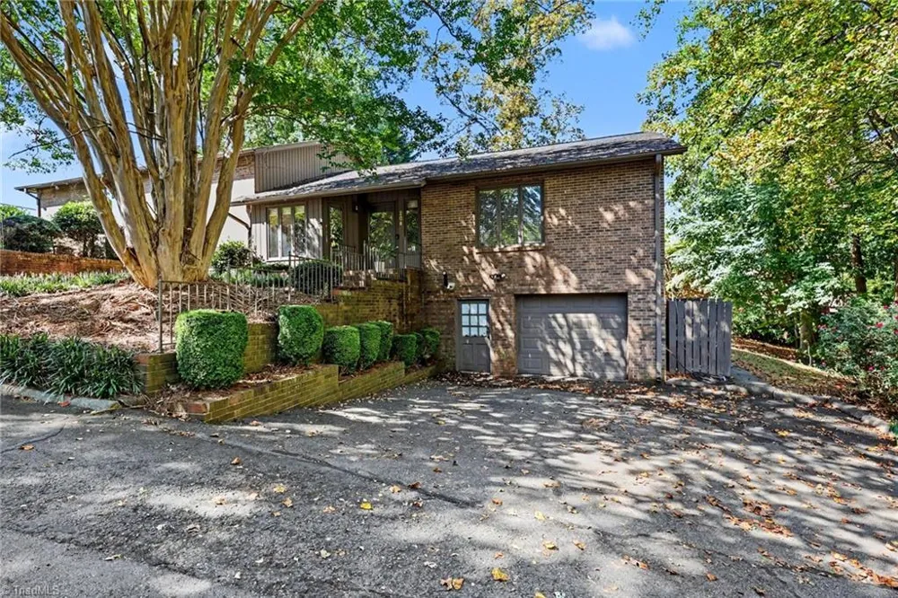 204 Ridgelea Court Winston-Salem, NC 27104