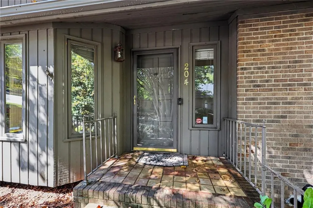 204 Ridgelea Court Winston-Salem, NC 27104