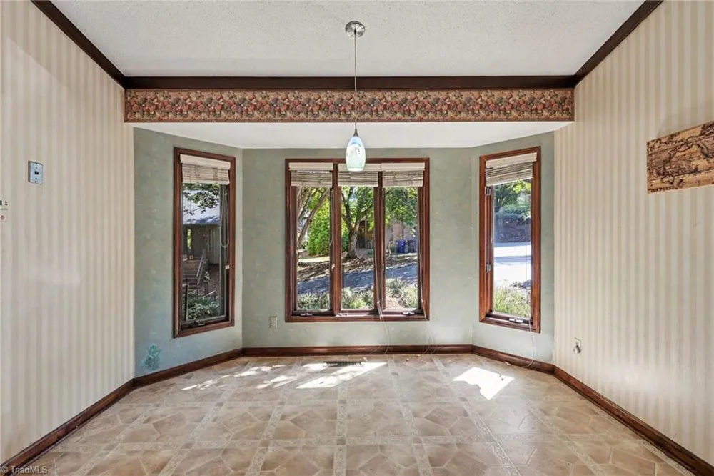 204 Ridgelea Court Winston-Salem, NC 27104