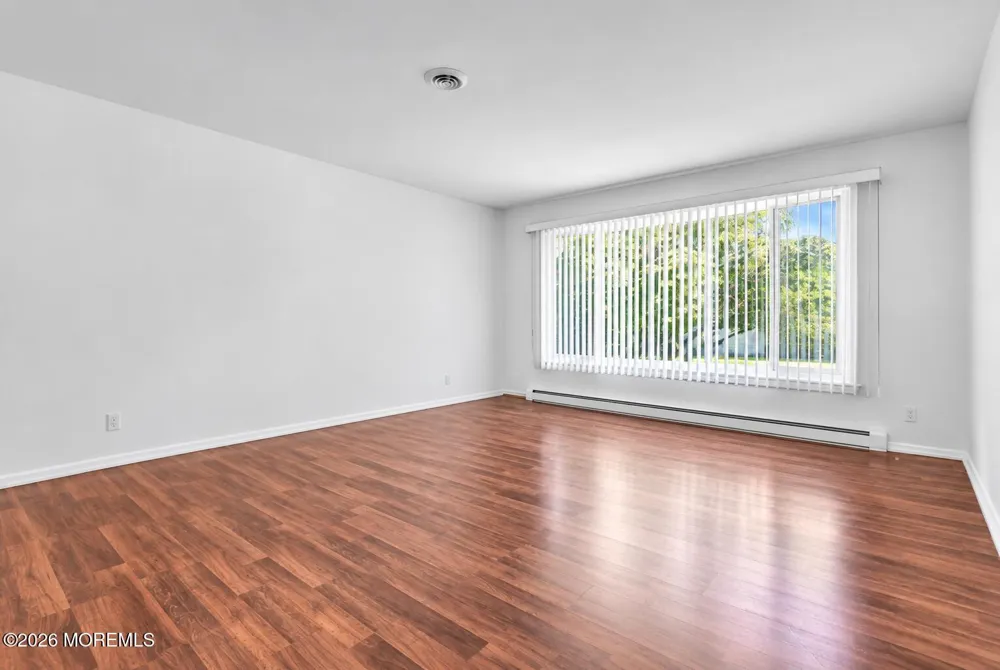 116 Buckingham Drive Manchester, NJ 08759