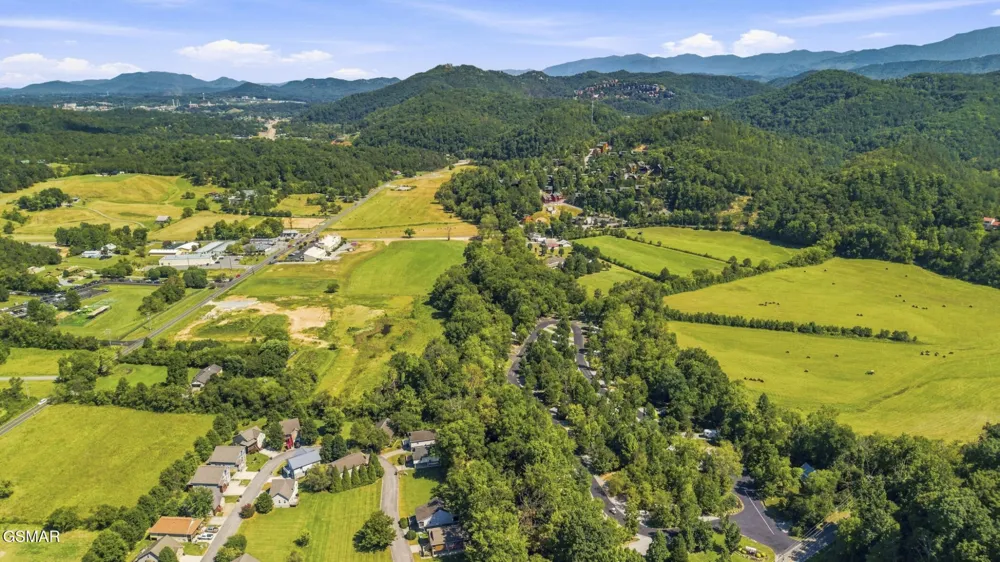 2032 Slippery Rock Circle Pigeon Forge, TN 37862
