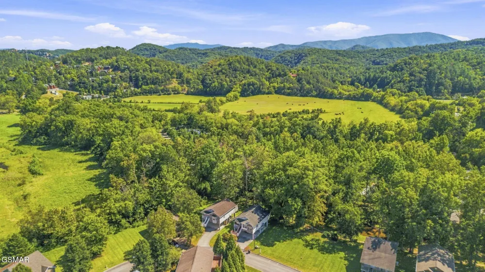 2032 Slippery Rock Circle Pigeon Forge, TN 37862