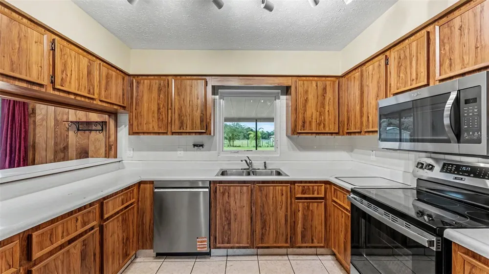 2742 DAD WELDON RD Dover, FL 33527