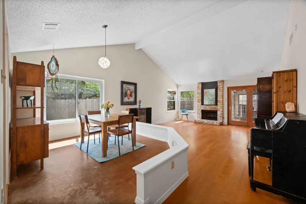 4001 Burr Oak Lane Austin, TX 78727