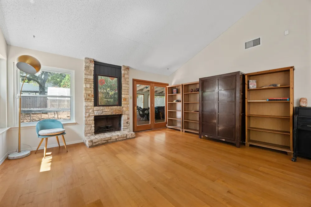 4001 Burr Oak Lane Austin, TX 78727
