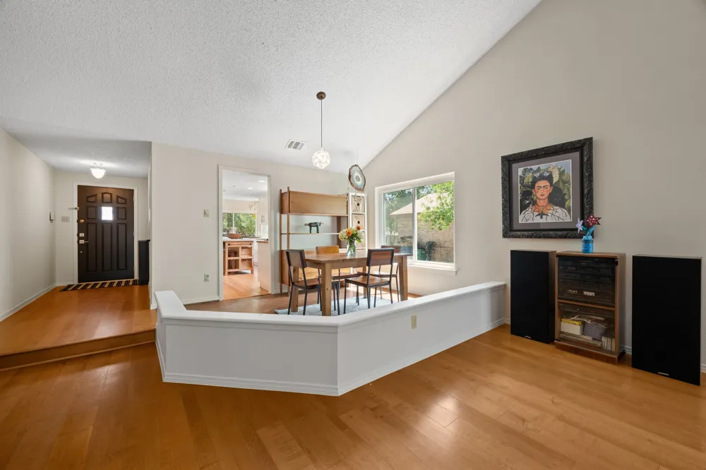 4001 Burr Oak Lane Austin, TX 78727