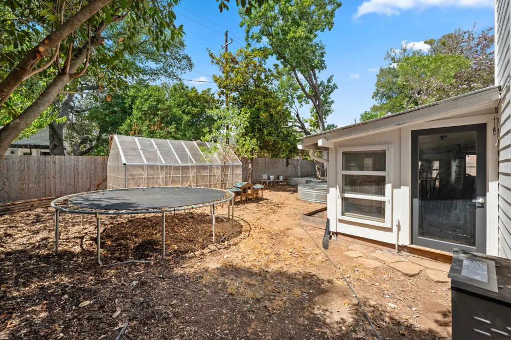 4001 Burr Oak Lane Austin, TX 78727