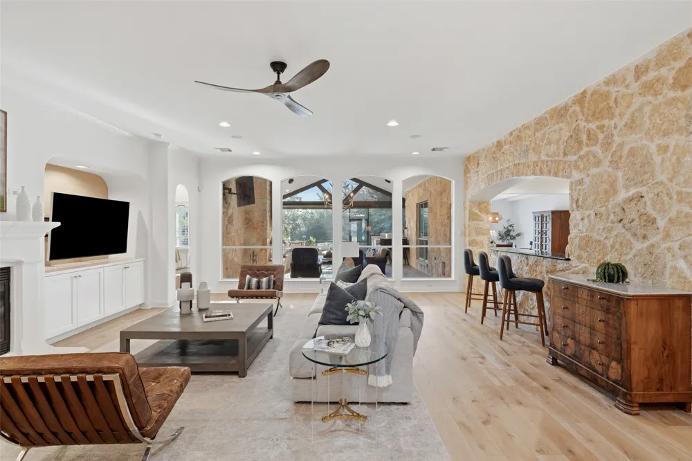 581 Aspen Drive Austin, TX 78737