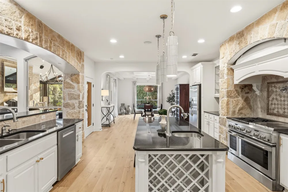 581 Aspen Drive Austin, TX 78737