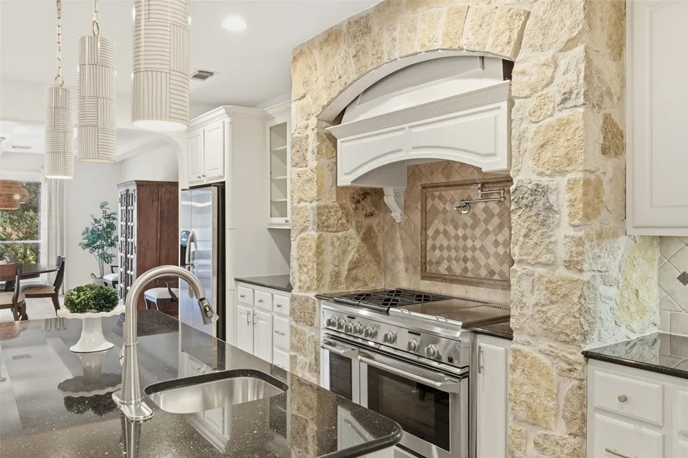 581 Aspen Drive Austin, TX 78737