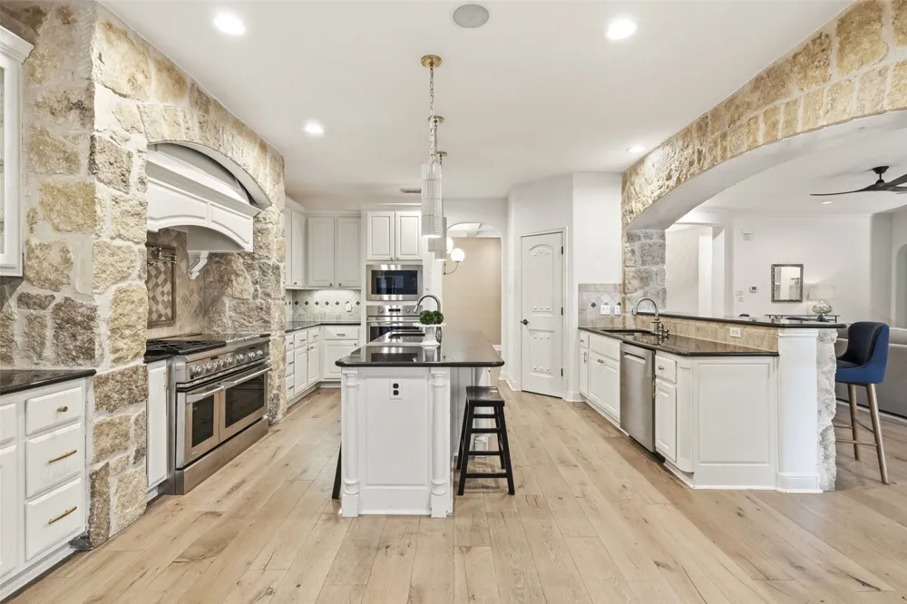 581 Aspen Drive Austin, TX 78737