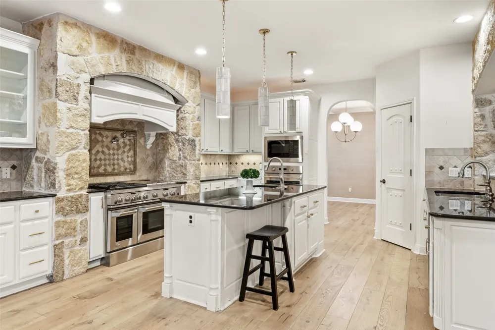 581 Aspen Drive Austin, TX 78737