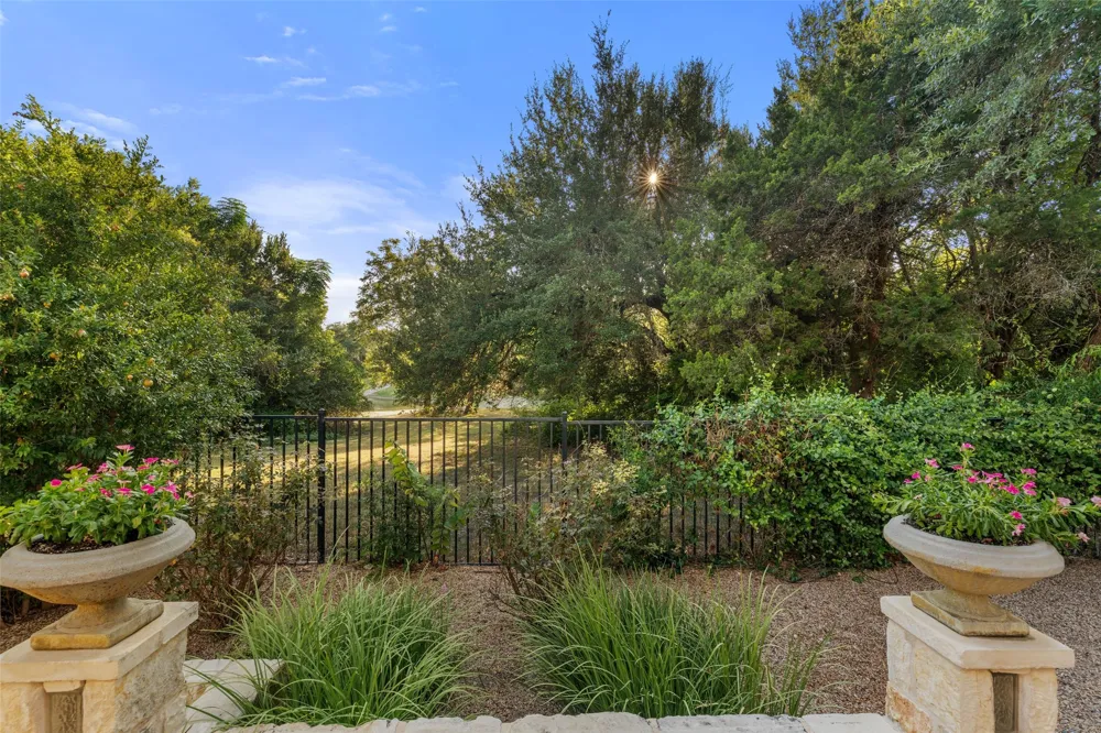 581 Aspen Drive Austin, TX 78737