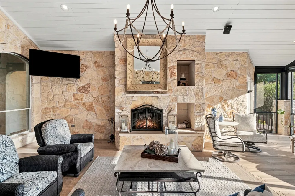 581 Aspen Drive Austin, TX 78737