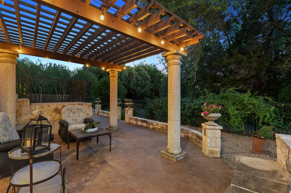 581 Aspen Drive Austin, TX 78737
